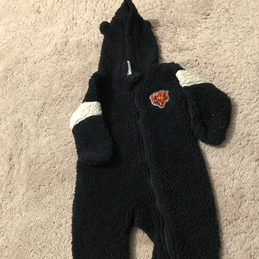 Good condition chicago bears suit !